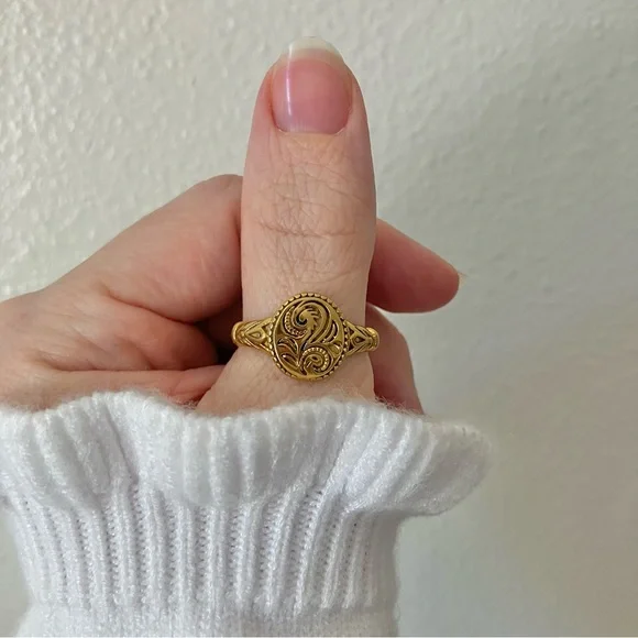 Gold Floral Signet Ring “Benecia” Victorian Oval Flat Bohemian Femme - Picture 12 of 12